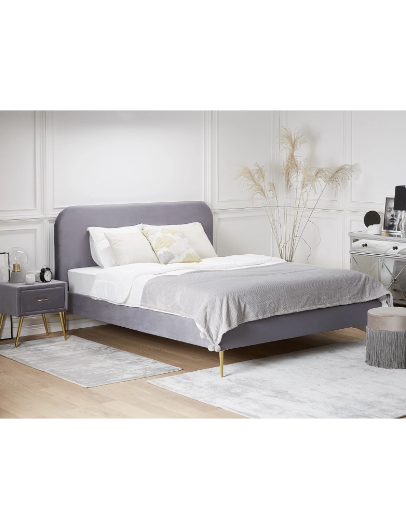 Beliani - Cama de casal em veludo cinzento 180 x 200 cm FLAYAT