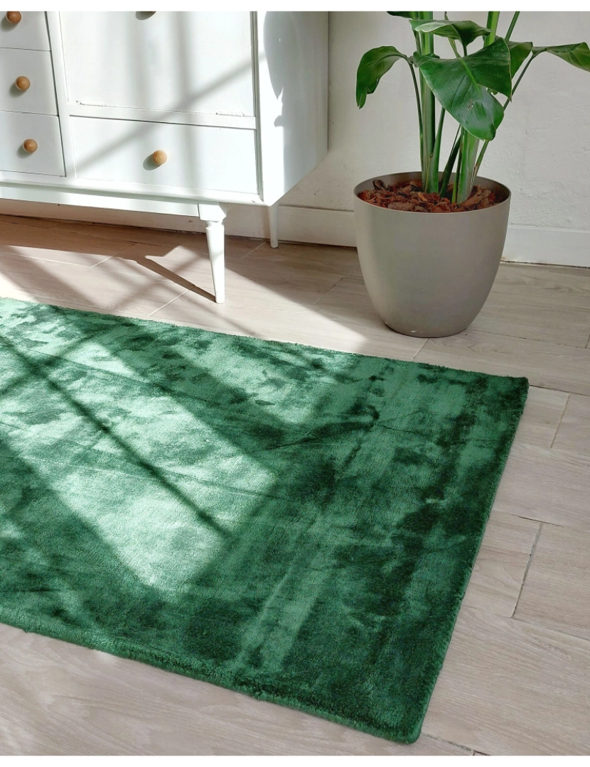 Beliani - Tapete em viscose verde 80 x 150 cm GESI II