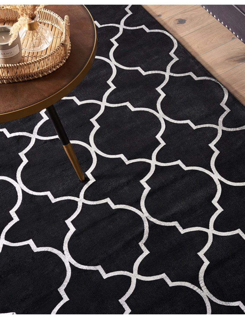 Beliani - Tapete em viscose preto 140 x 200 cm YELKI