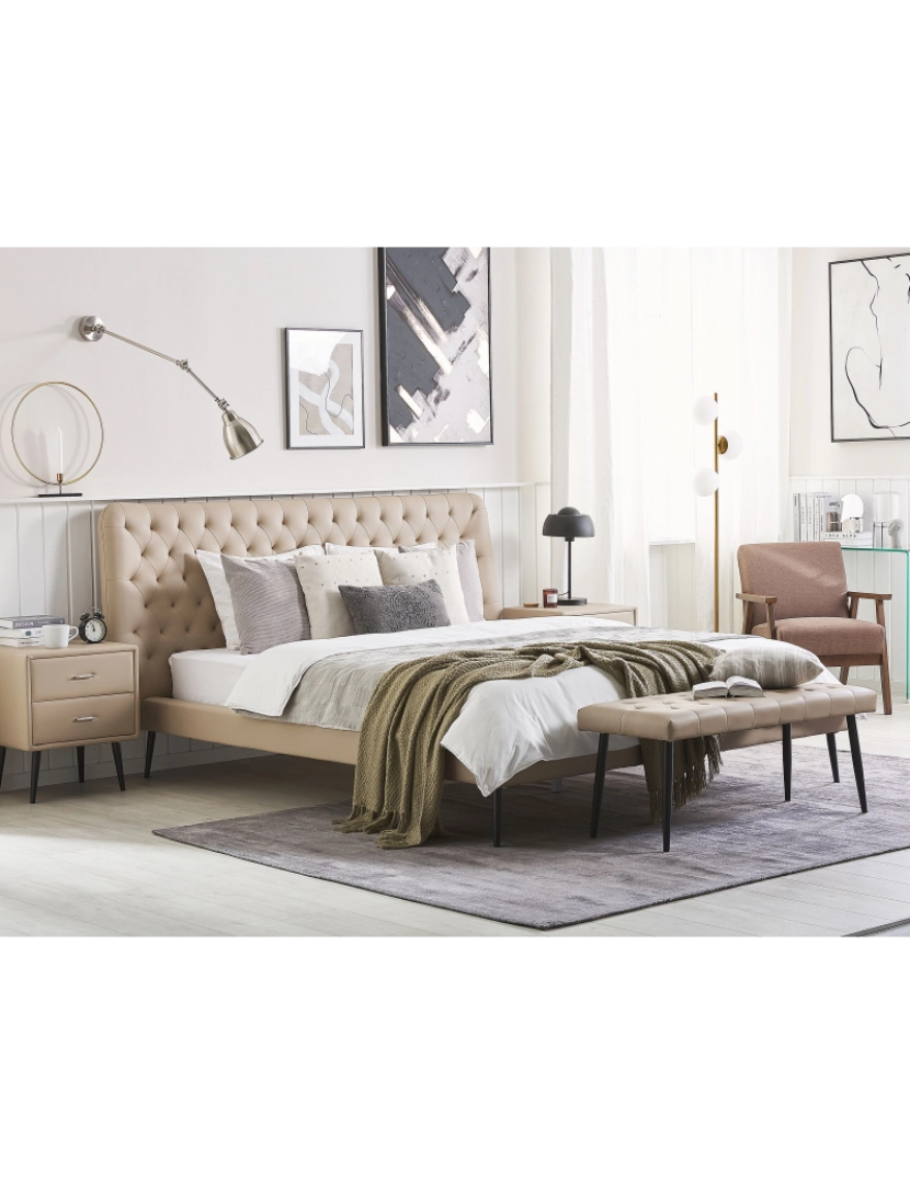 Beliani - Cama de casal em pele sintética creme 180 x 200 cm ESSONNE