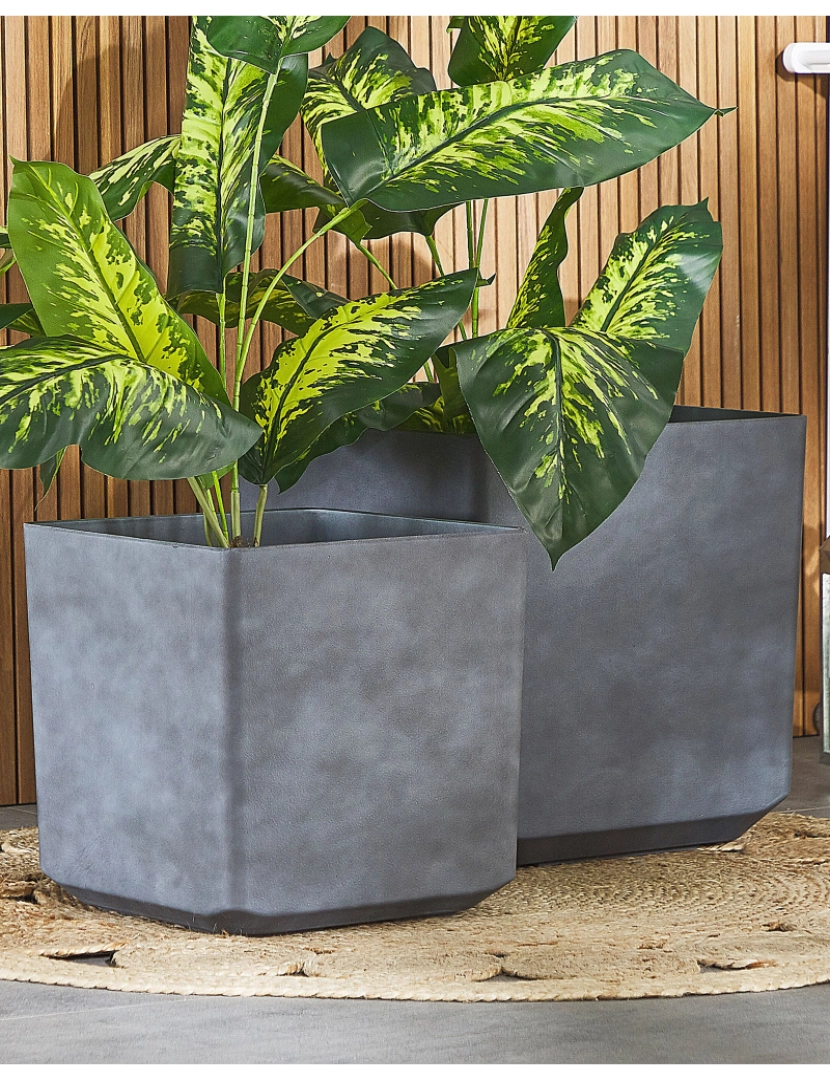 Beliani - Vaso para plantas em pedra cinzenta 43 x 43 x 43 cm ARTIKI