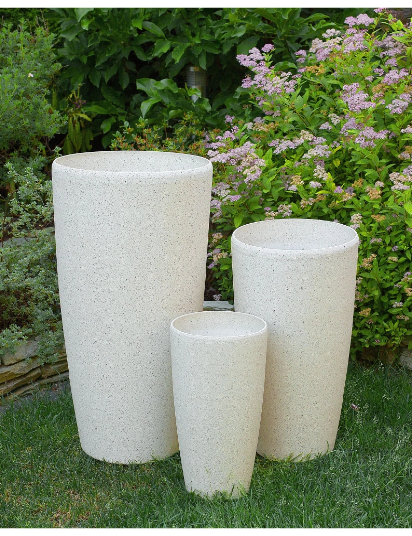 imagem de Conjunto de 2 vasos para plantas em pedra creme clara 31 x 31 x 58 cm ABDERA3