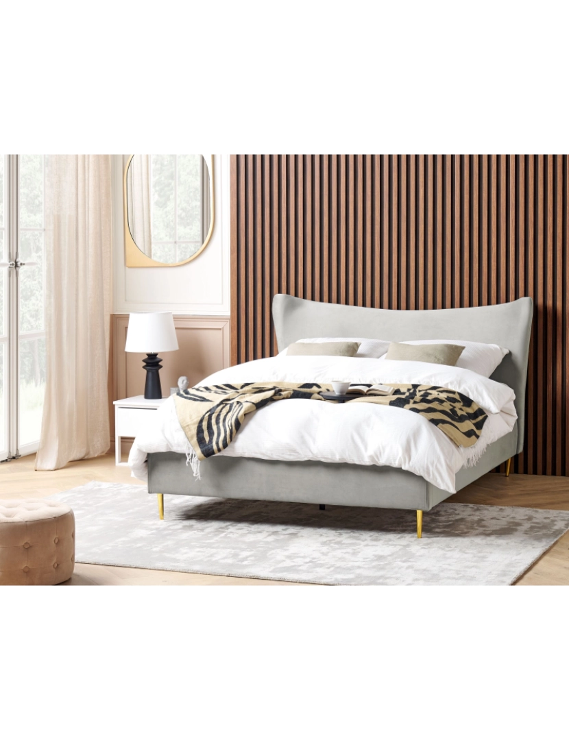 Beliani - Cama de casal em veludo cinzento claro 160 x 200 cm CHALEIX