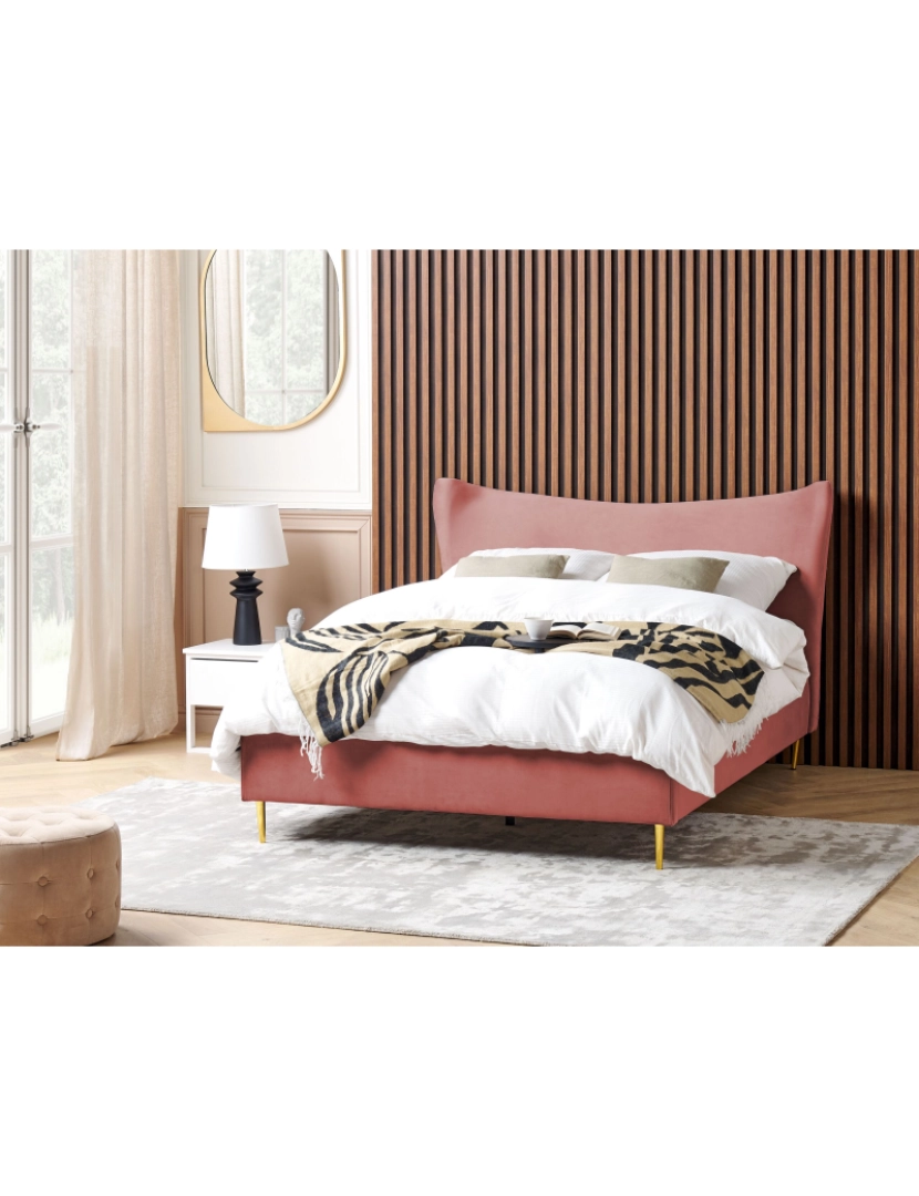 Beliani - Cama de casal em veludo rosa 140 x 200 cm CHALEIX