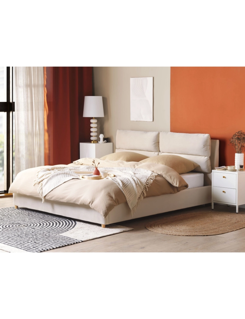 Beliani - Cama de casal com arrumação em veludo creme claro 180 x 200 cm BATILLY