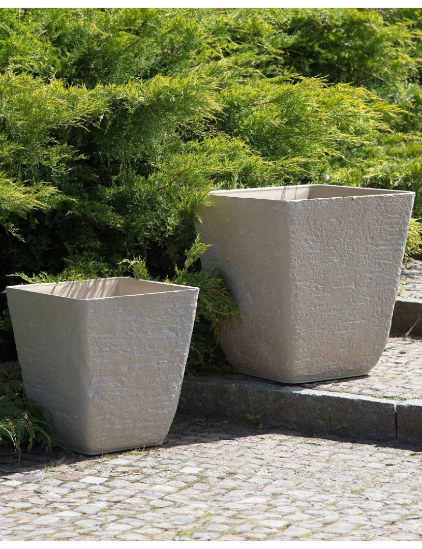 imagem de Conjunto de 2 vasos para plantas em pedra creme 49 x 49 x 53 cm DELOS2