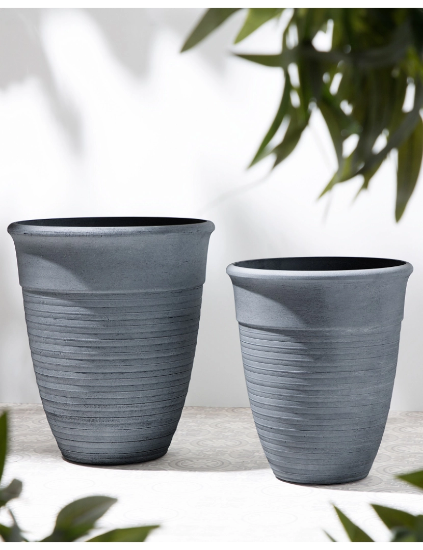 imagem de Conjunto de 2 vasos para plantas em pedra cinzenta 43 x 43 x 49 cm KATALIMA2