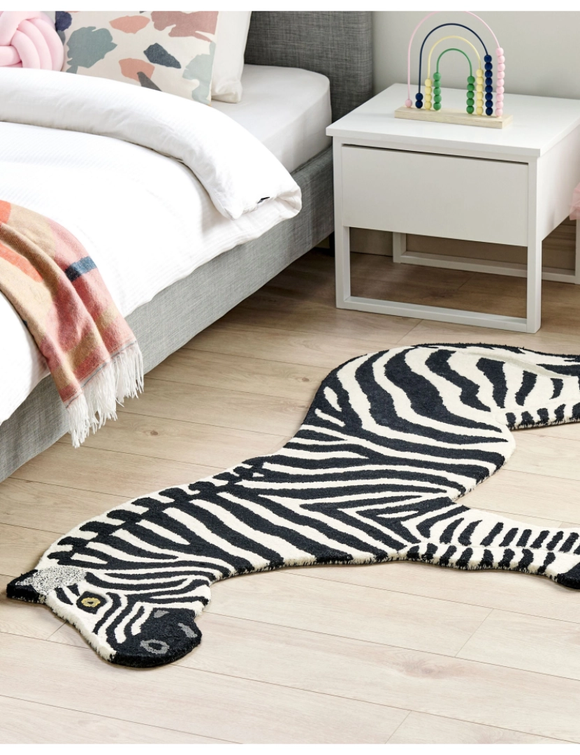 imagem de Tapete para crianças em lã preta e branca motivo de zebra 100 x 160 cm KHUMBA2