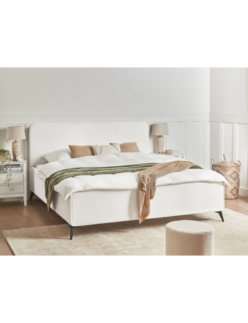 imagem de Cama de casal estofada em bouclé branco-creme pernas metálicas pretas king Size 180x200 cm cabeceira wingback clássico minimalista2