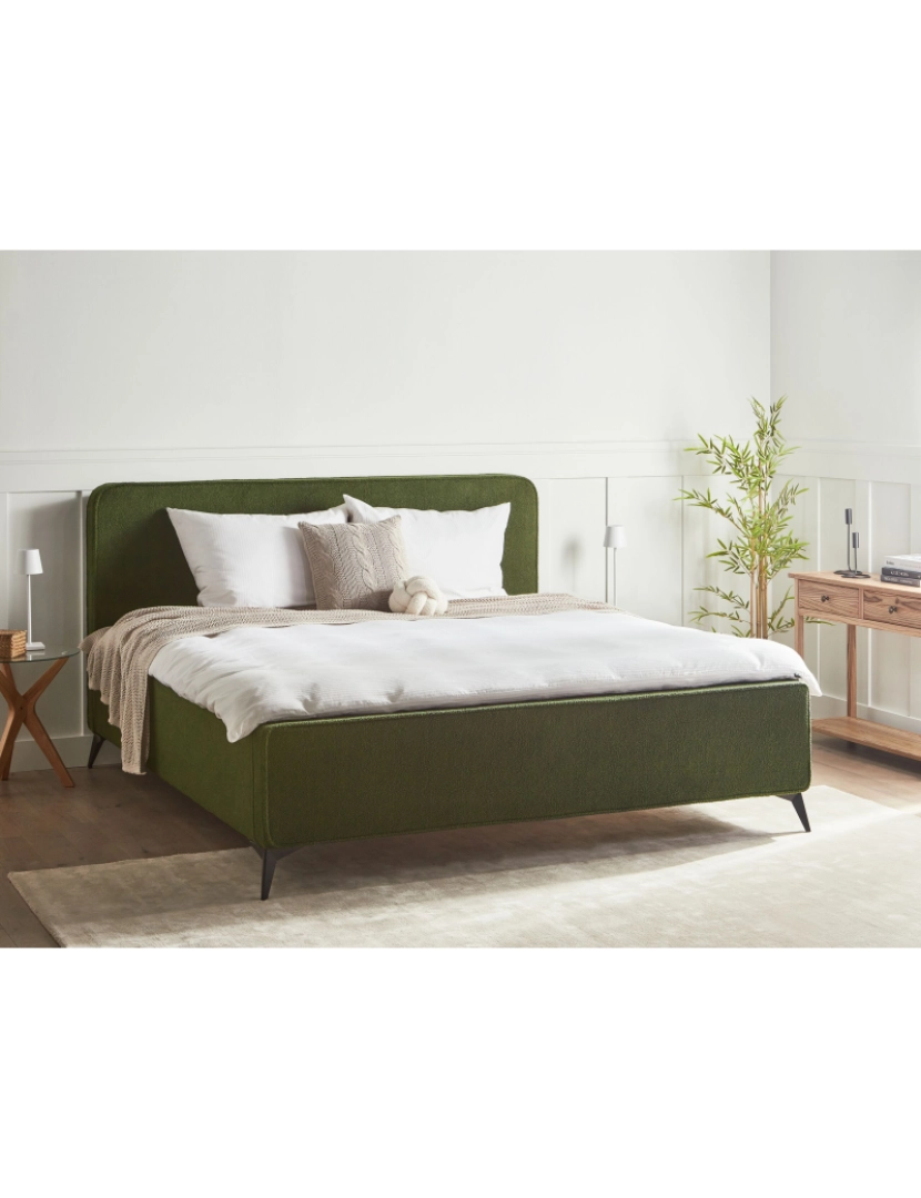 imagem de Cama de casal estofada em bouclé verde escuro pernas metálicas pretas king Size 180x200 cm cabeceira wingback clássico minimalista2