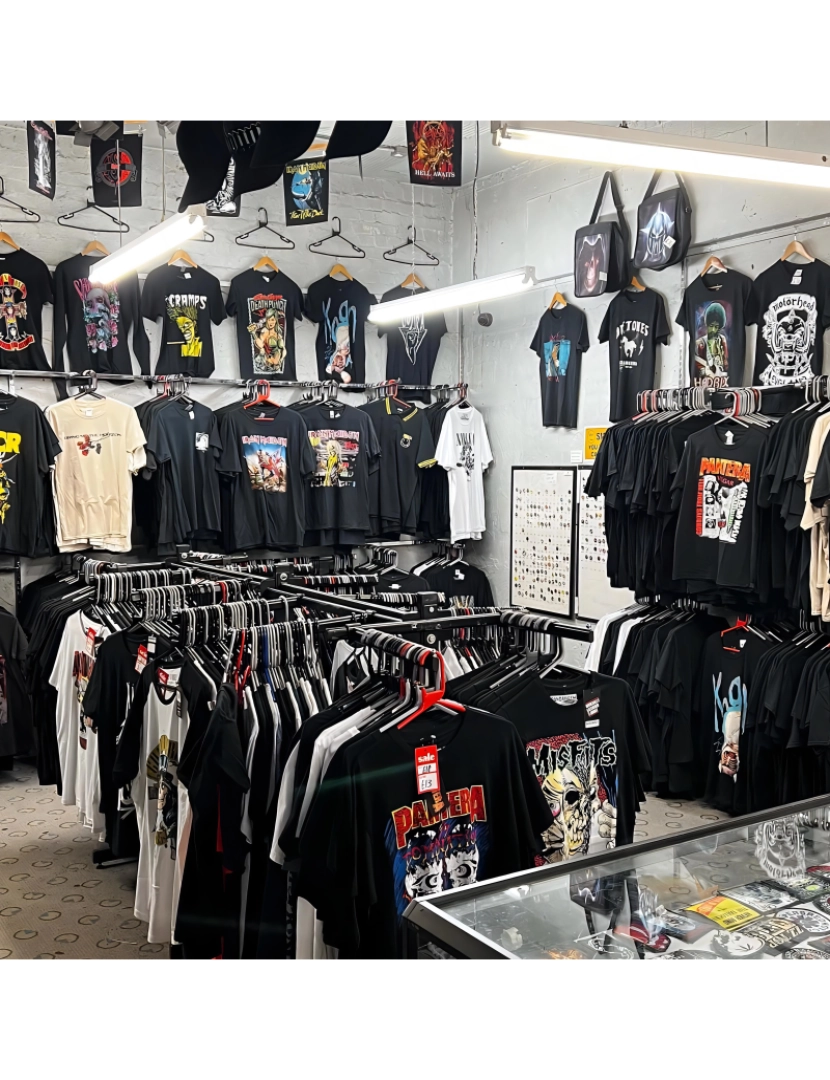 imagem de T-shirt Máscaras de metal morto-vivo de Hollywood6