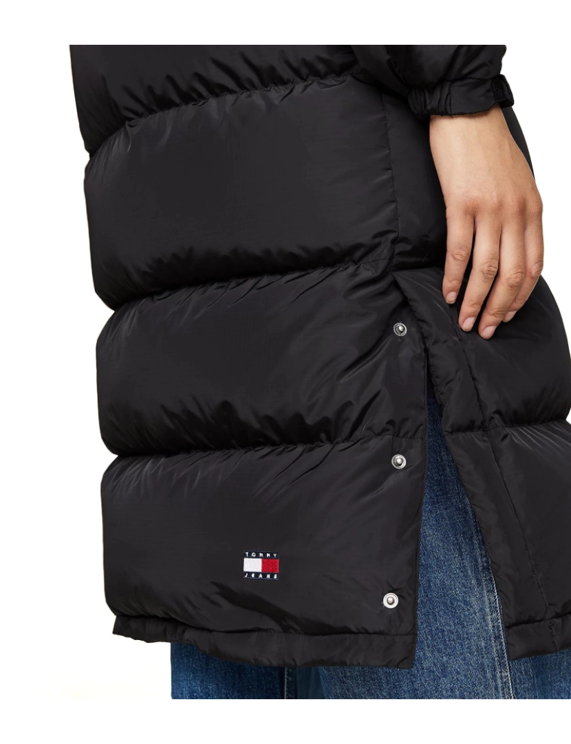 imagem de Tommy Jeans Alaska Long Puffer Jacket Negro4