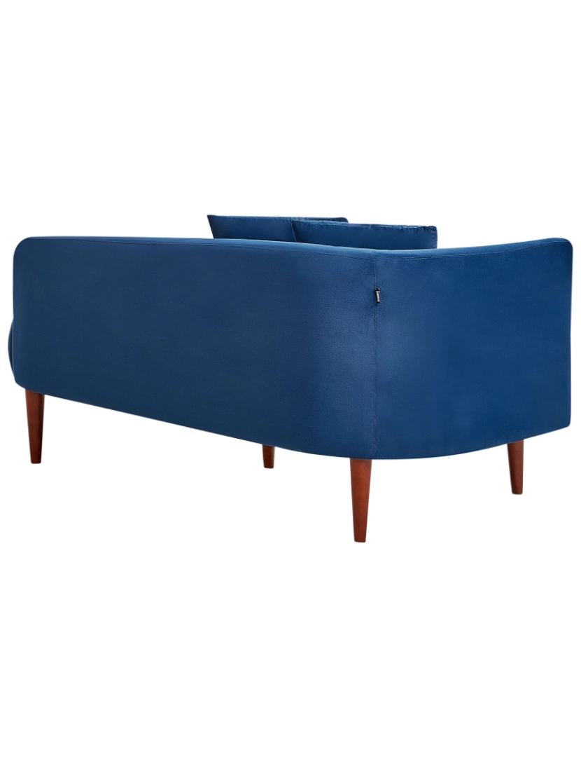 imagem de Chaise-longue em veludo azul à esquerda com pés de madeira escura e almofadas para sala de design moderno5