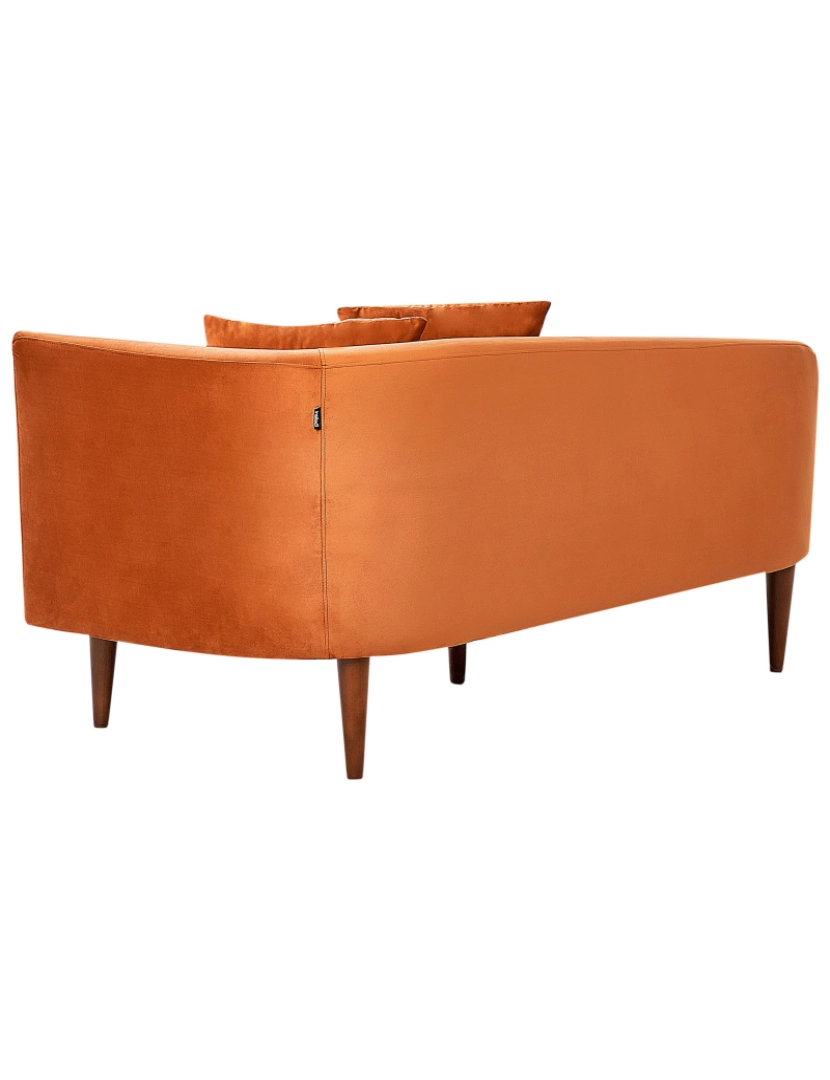 imagem de Chaise-longue em veludo laranja à direita com pés de madeira escura e almofadas para sala de design moderno5