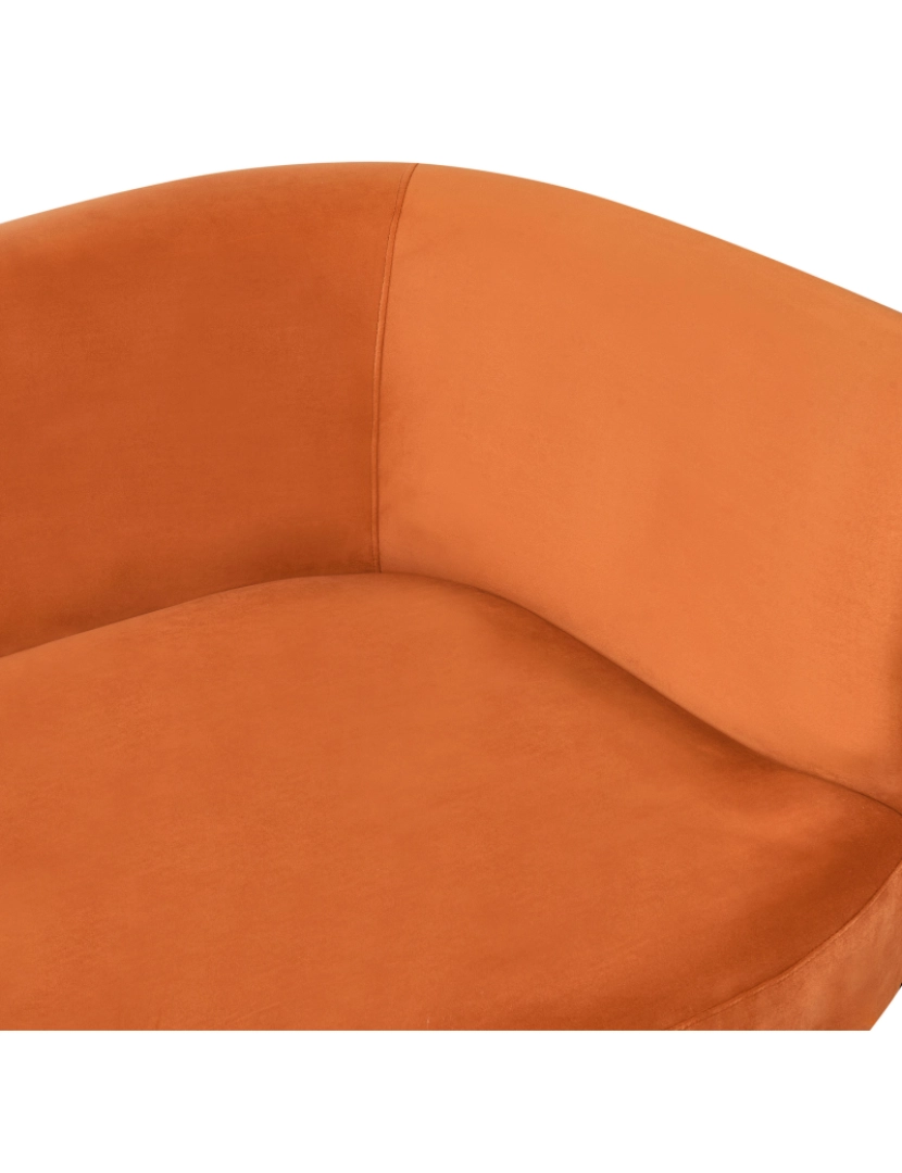 imagem de Chaise-longue em veludo laranja à direita com pés de madeira escura e almofadas para sala de design moderno9