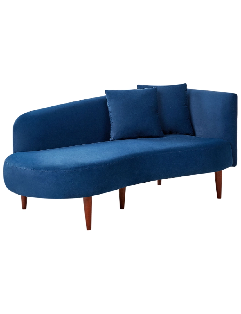 imagem de Chaise-longue em veludo azul à direita com pés de madeira escura e almofadas para sala de design moderno4