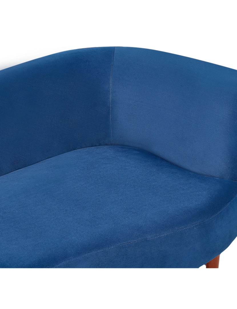 imagem de Chaise-longue em veludo azul à direita com pés de madeira escura e almofadas para sala de design moderno9