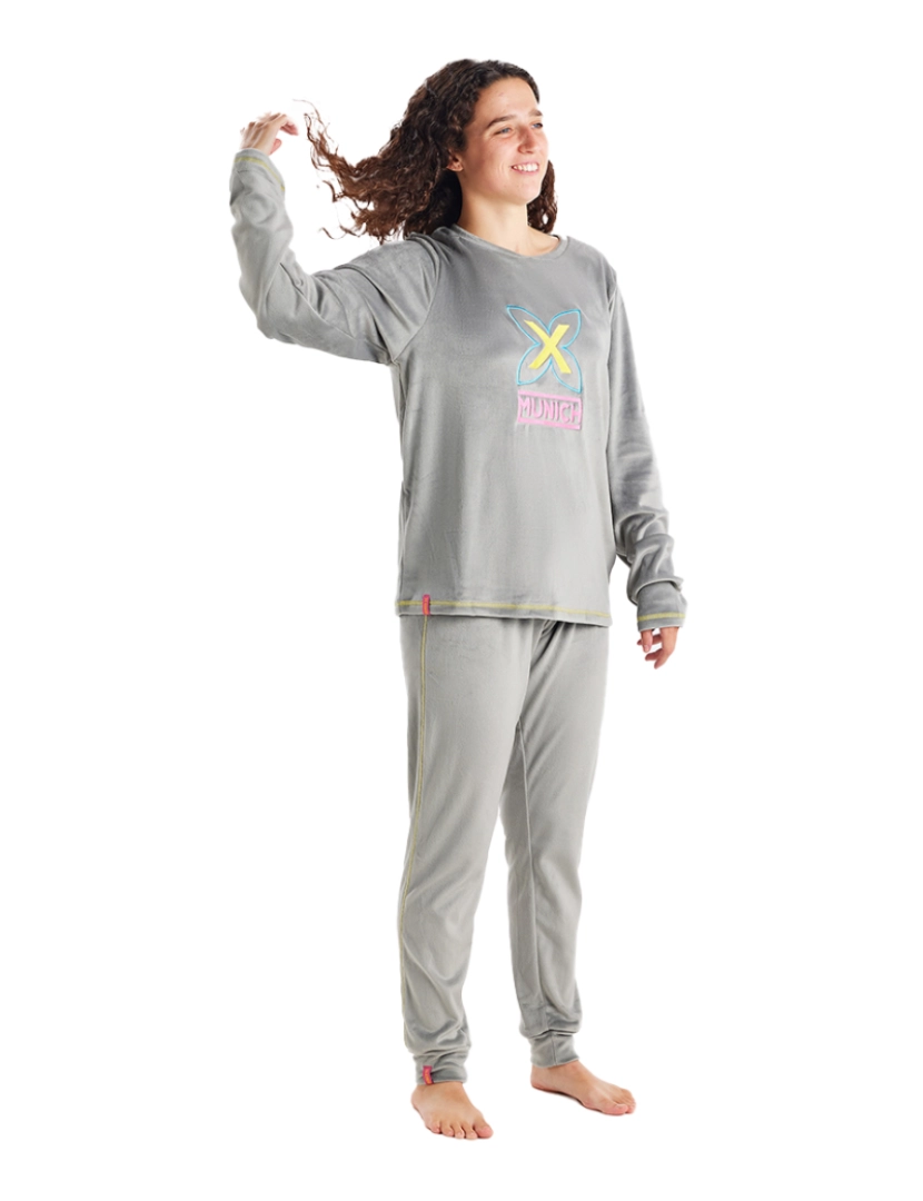 imagem de Pijama feminino de inverno de manga comprida de veludo MU51