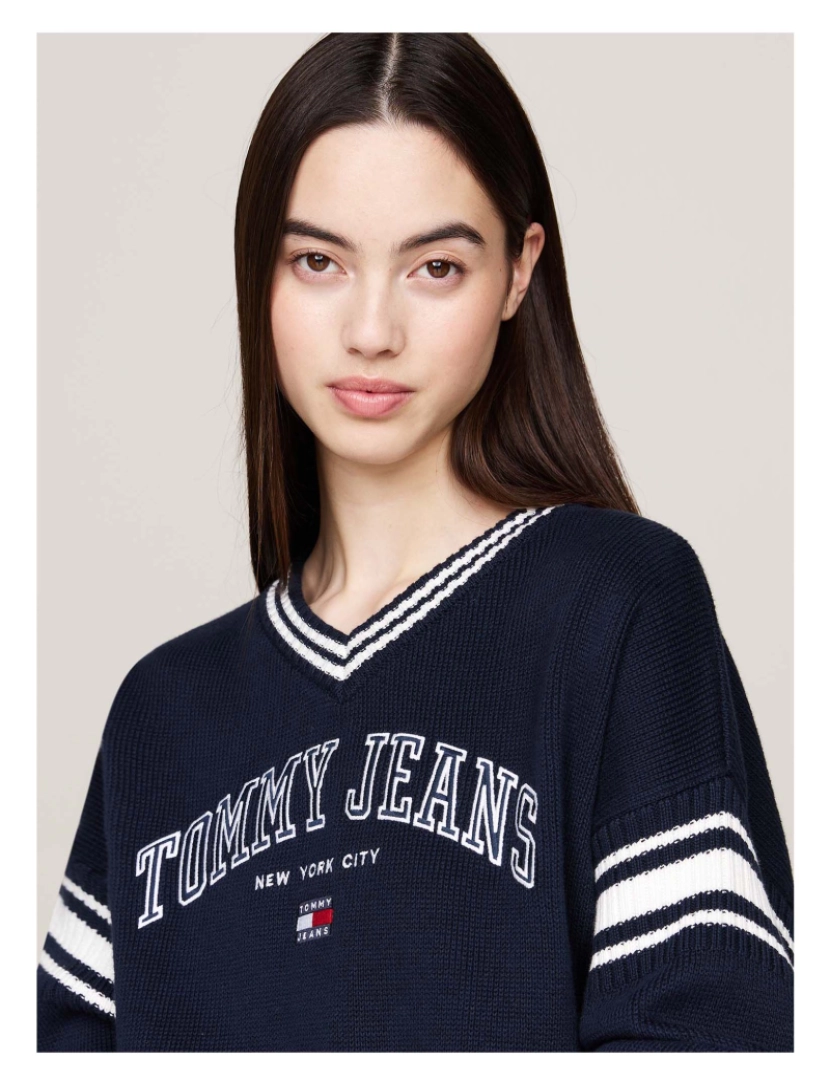 imagem de Tommy Jeans Sweater Tjw Crp Varsity V-Ne4