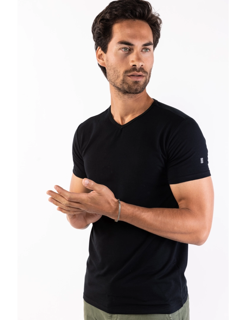 imagem de Presly & Sun Steve V-Neck Negro3