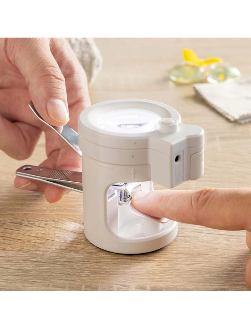Innovagoods - Cortador de unhas com luz LED, lupa e lima Clail